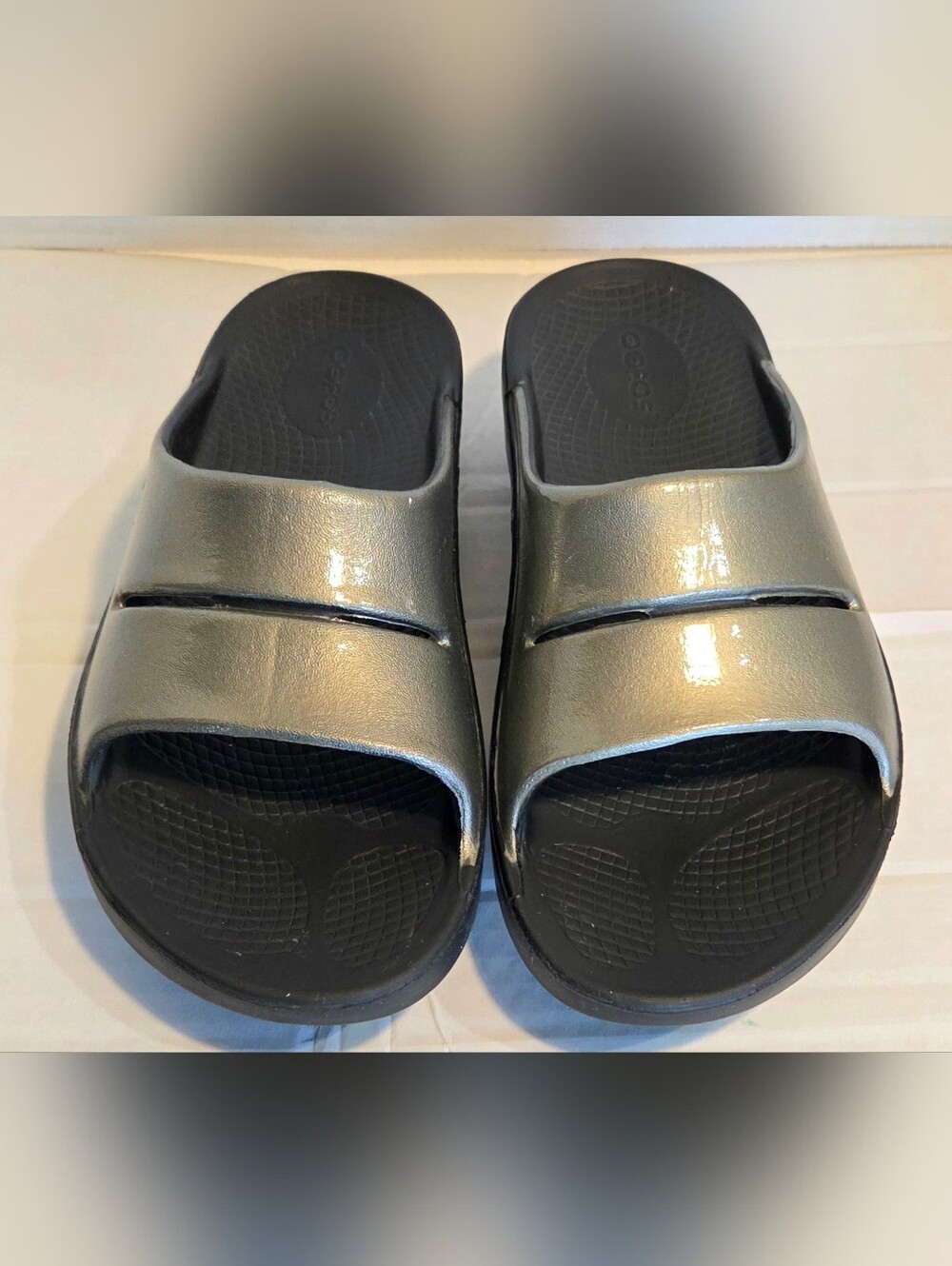 OOFOS Metallic Silver Slide Sandals with Black Footbed Size 8